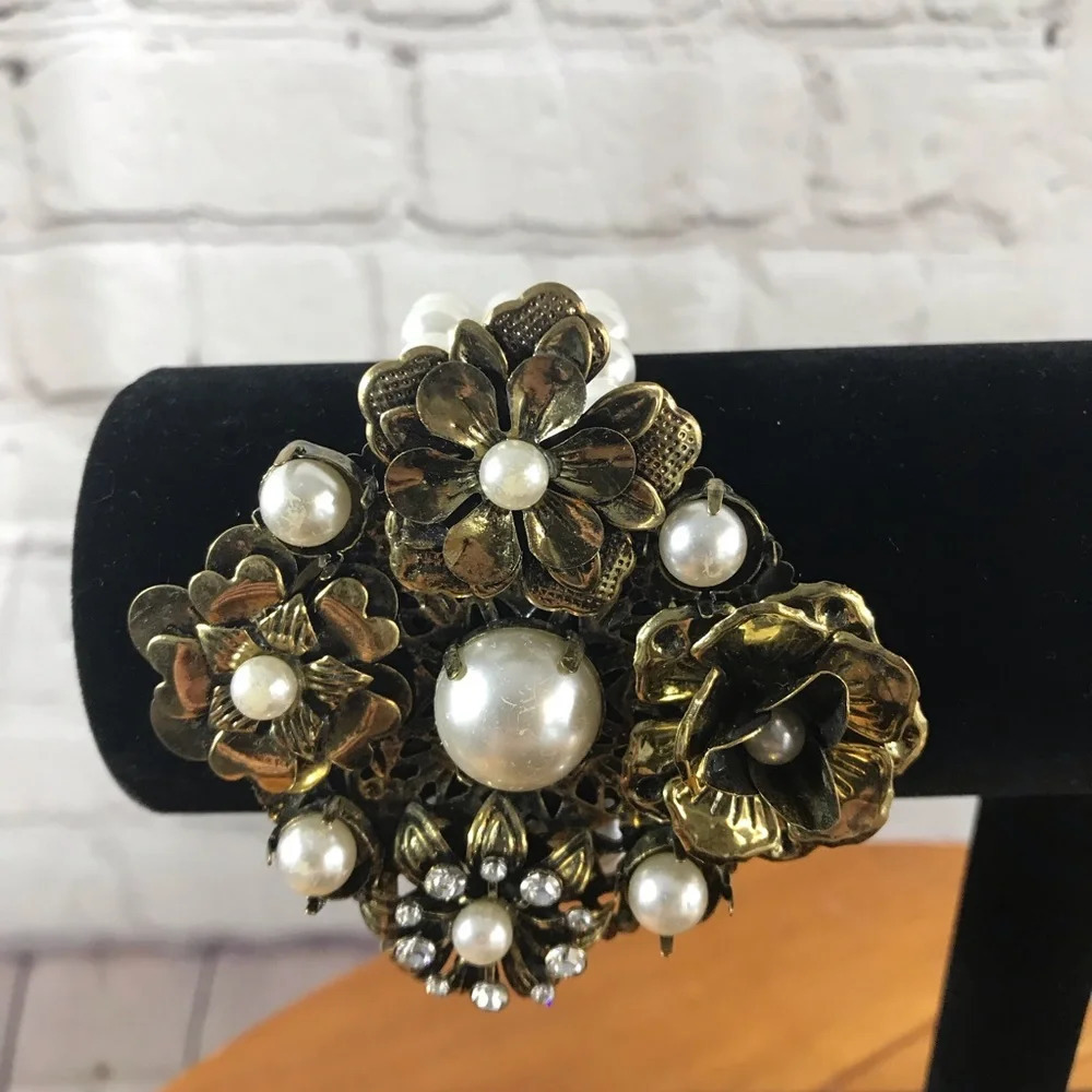Faux Pearl Gold Tone Rhinestone Fashion Bracelet - New with Tag - Picture 3 of 5